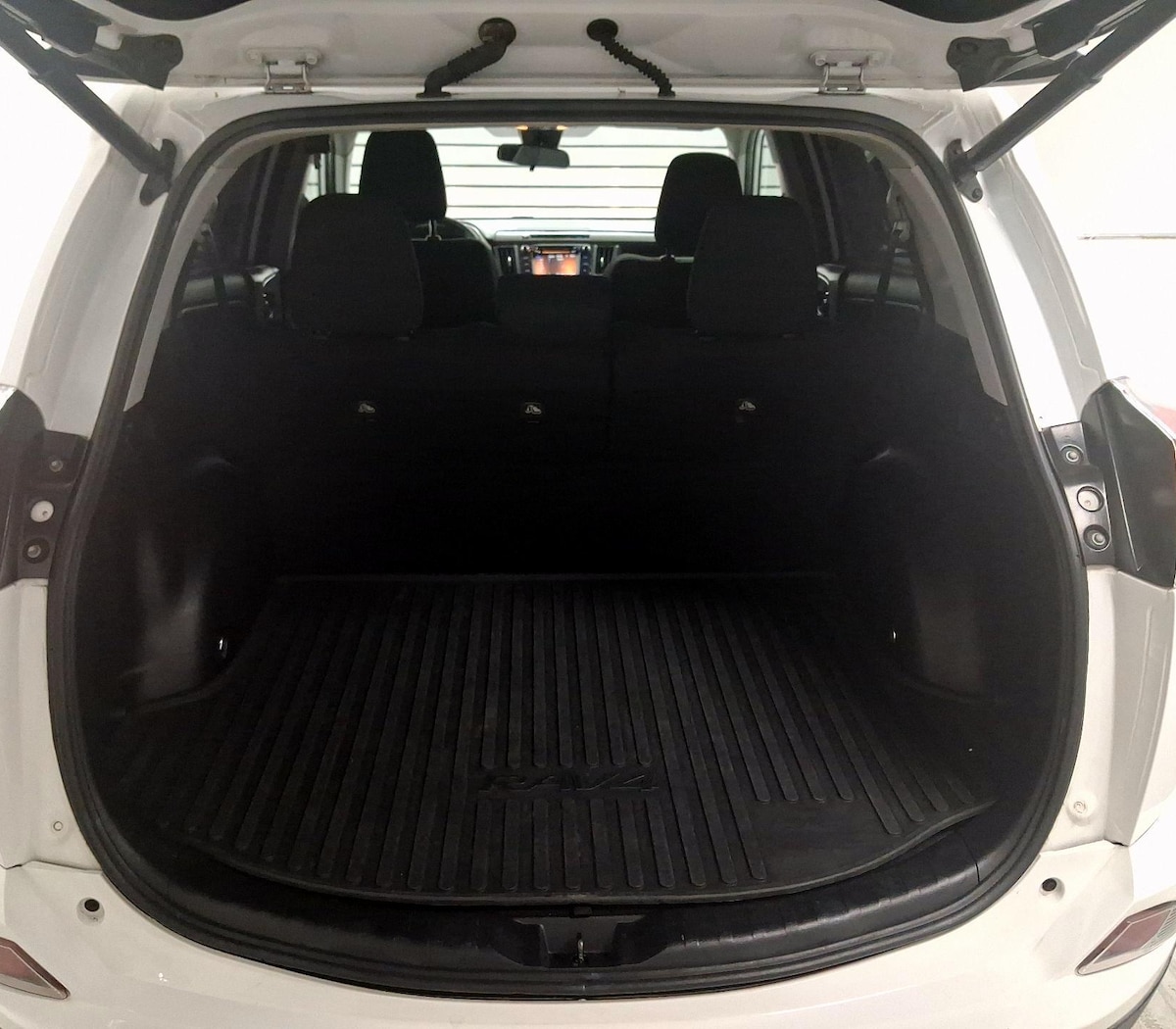 Trunk/Cargo (Seats Up)
