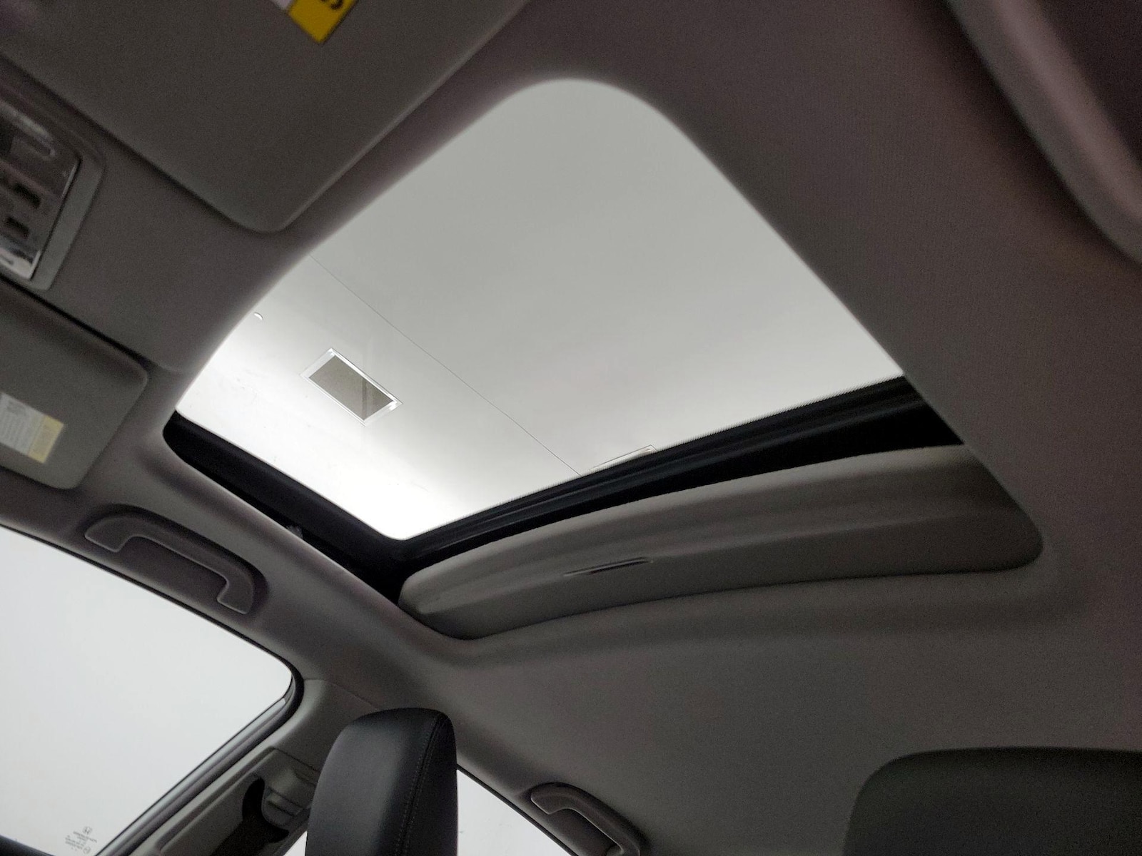 Sunroof(s) & Overhead Airbags