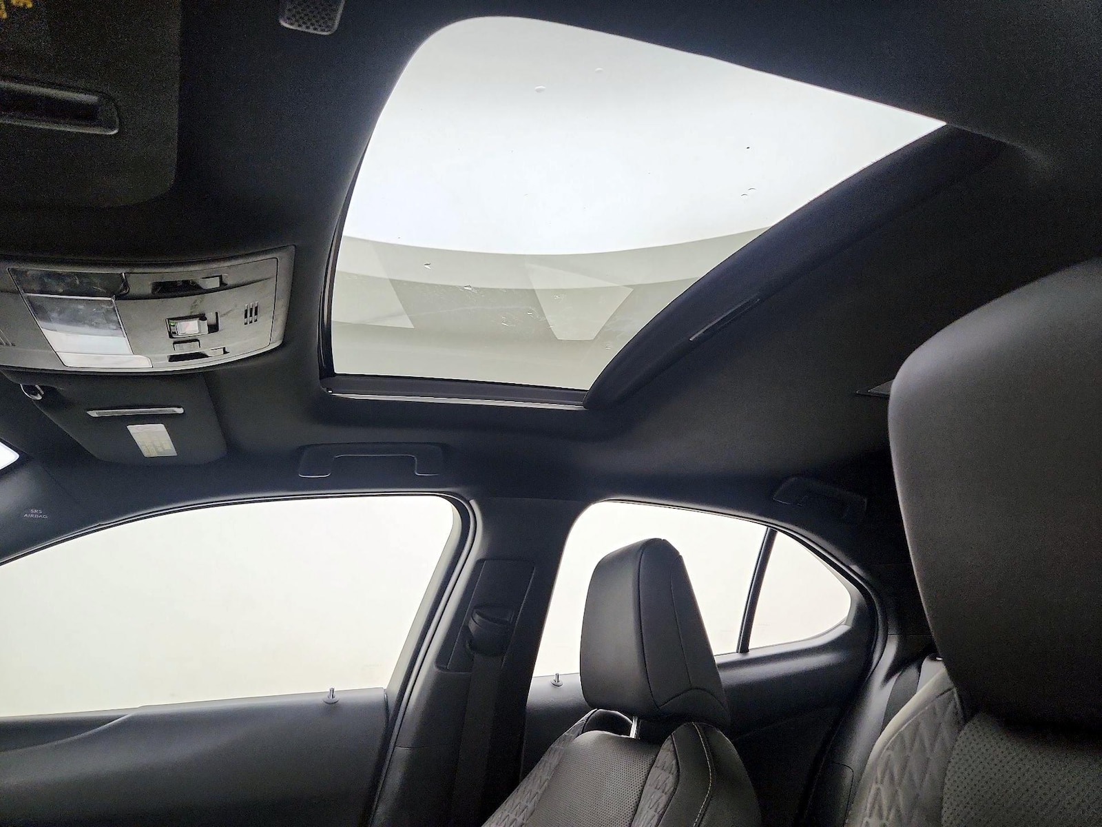 Sunroof(s) & Overhead Airbags