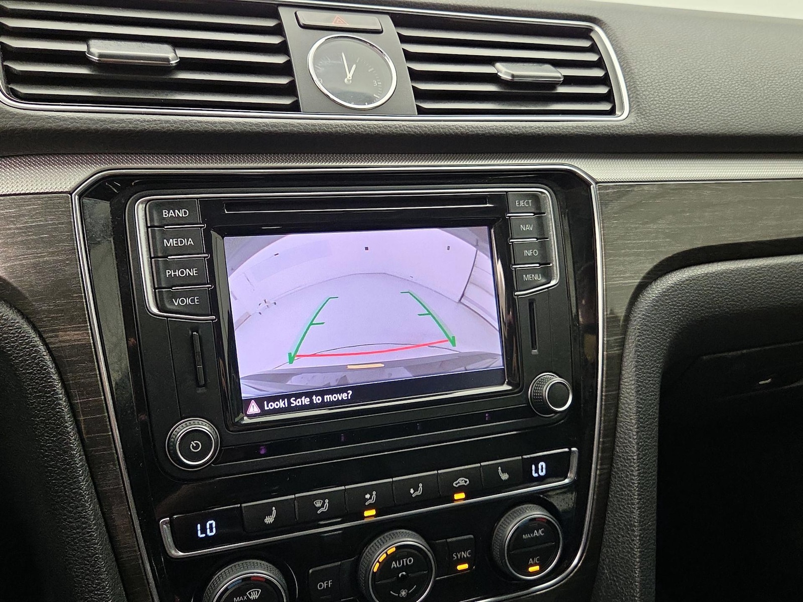 2016 Volkswagen Passat SE - Photo 15