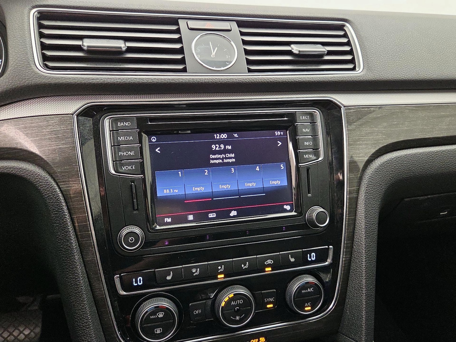 2016 Volkswagen Passat SE - Photo 16