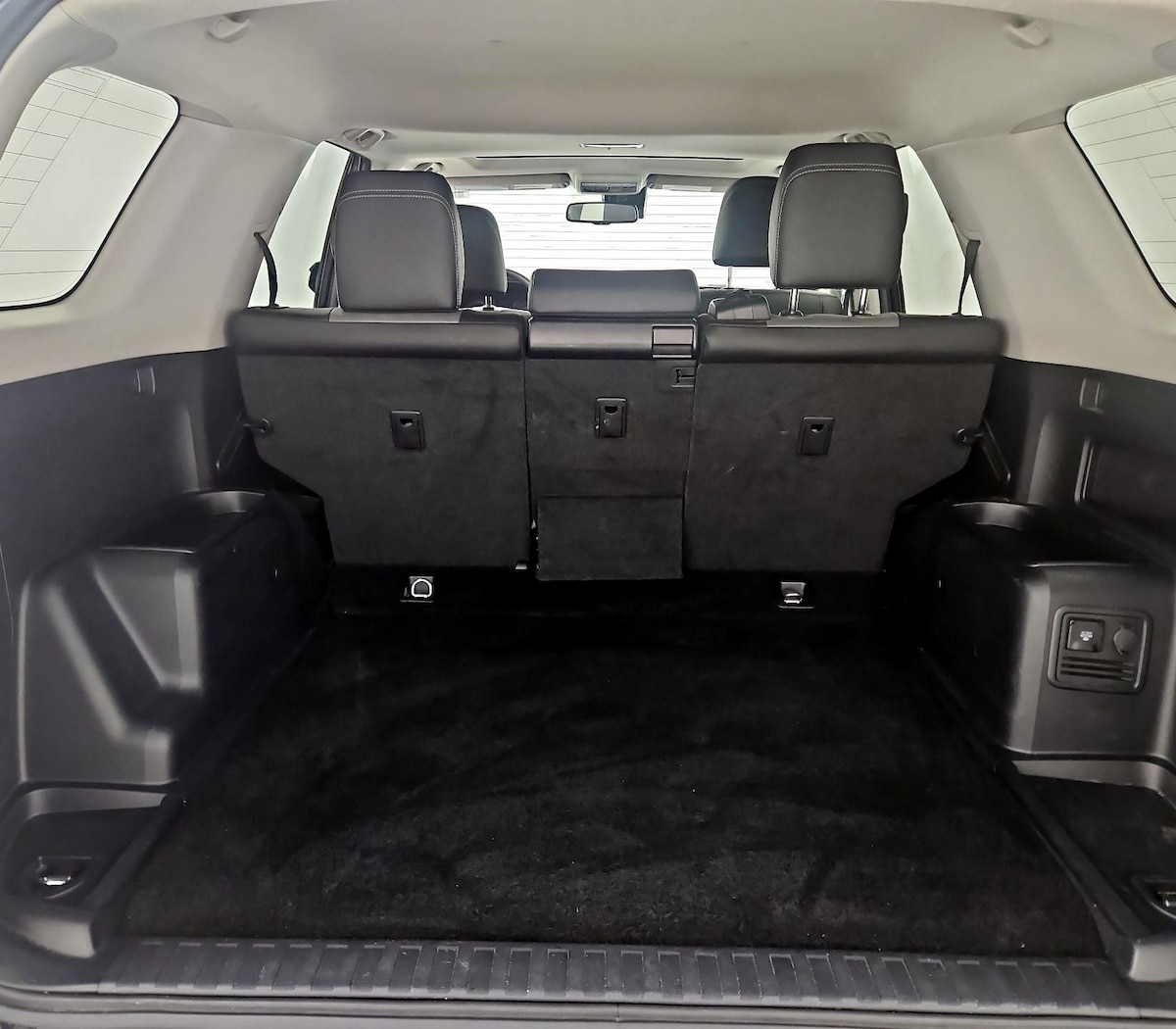 Trunk/Cargo (Seats Up)