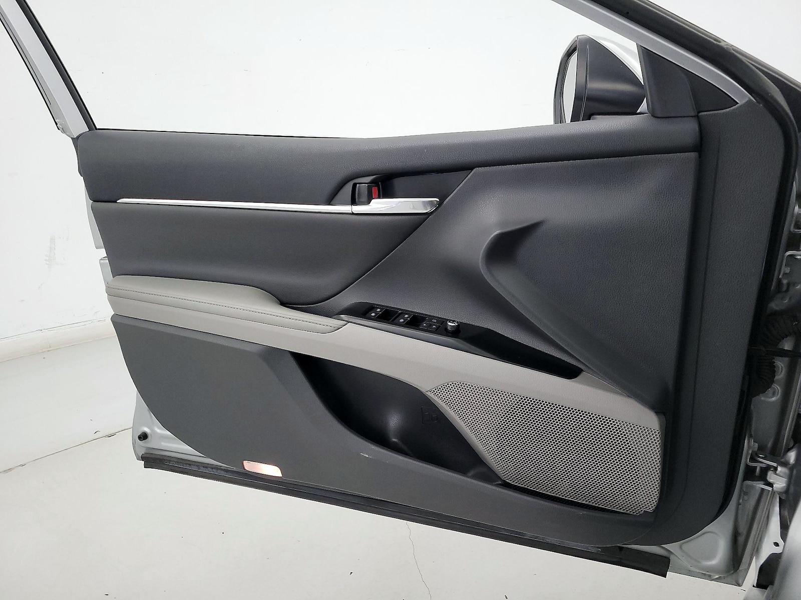 2020 Toyota Camry XLE - Photo 13