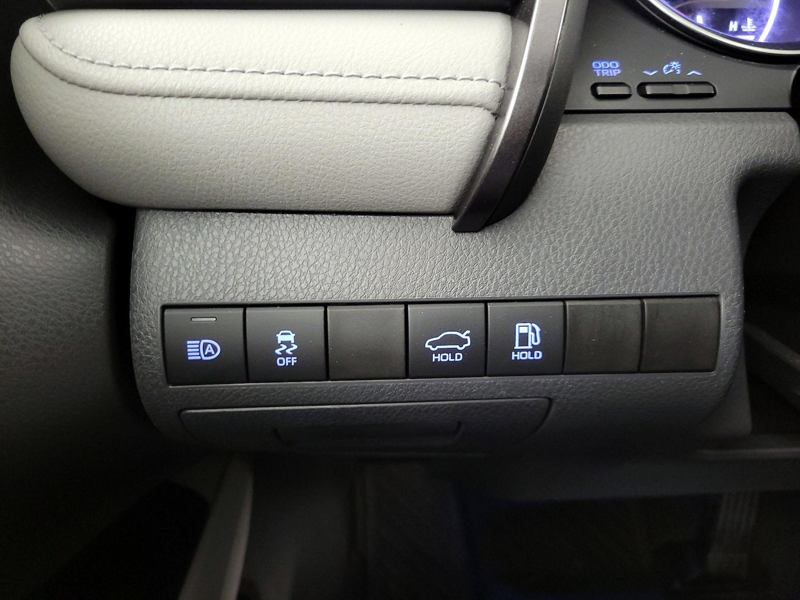 2020 Toyota Camry XLE - Photo 14