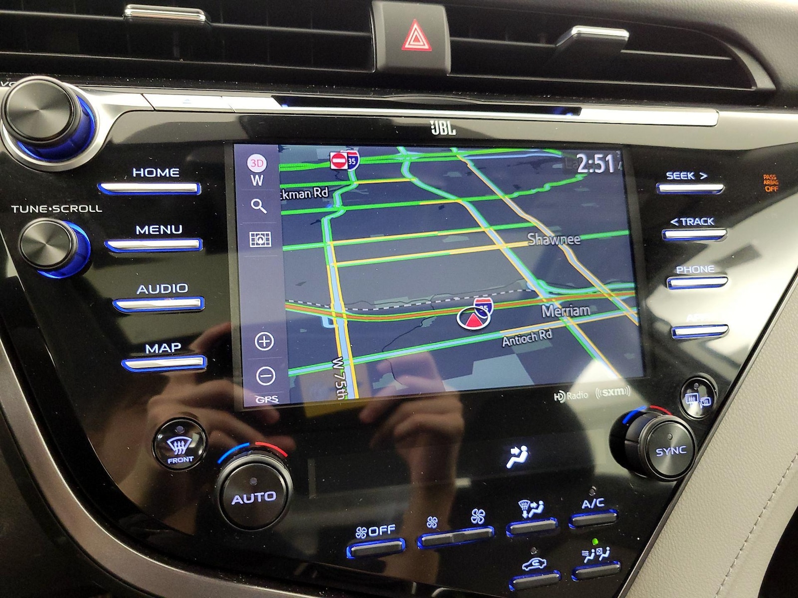 2020 Toyota Camry XLE - Photo 15