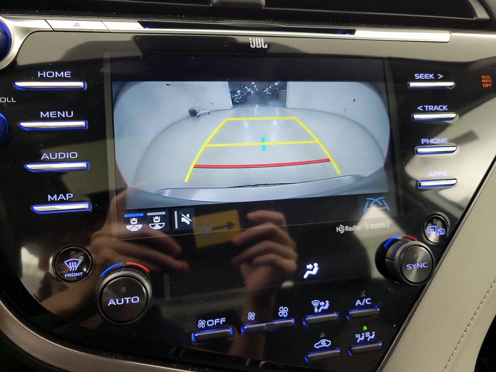 2020 Toyota Camry XLE - Photo 16