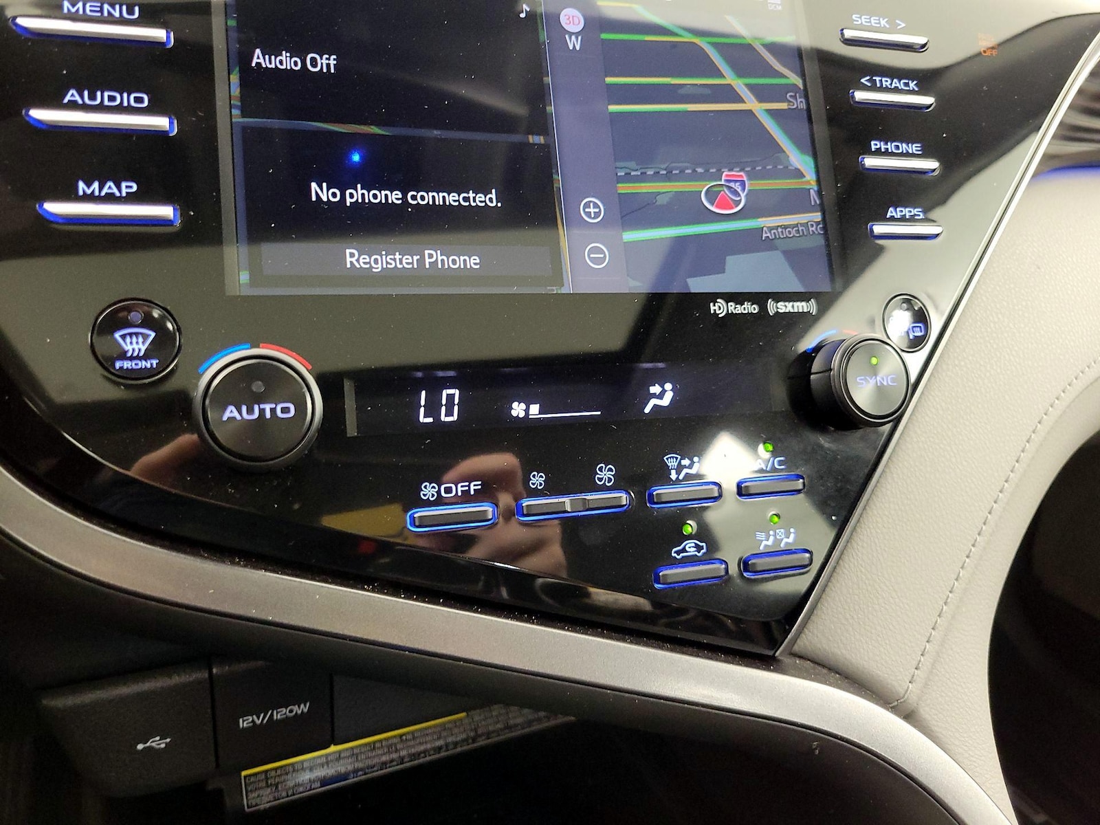 2020 Toyota Camry XLE - Photo 18