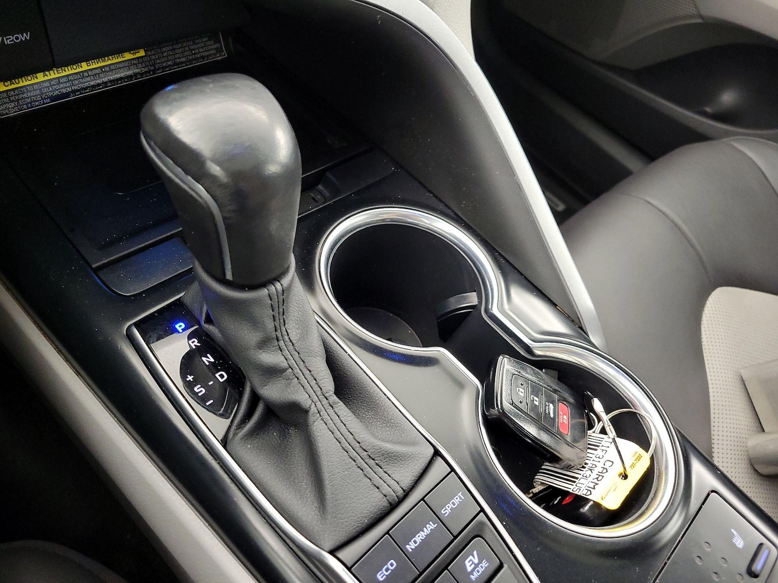 2020 Toyota Camry XLE - Photo 19