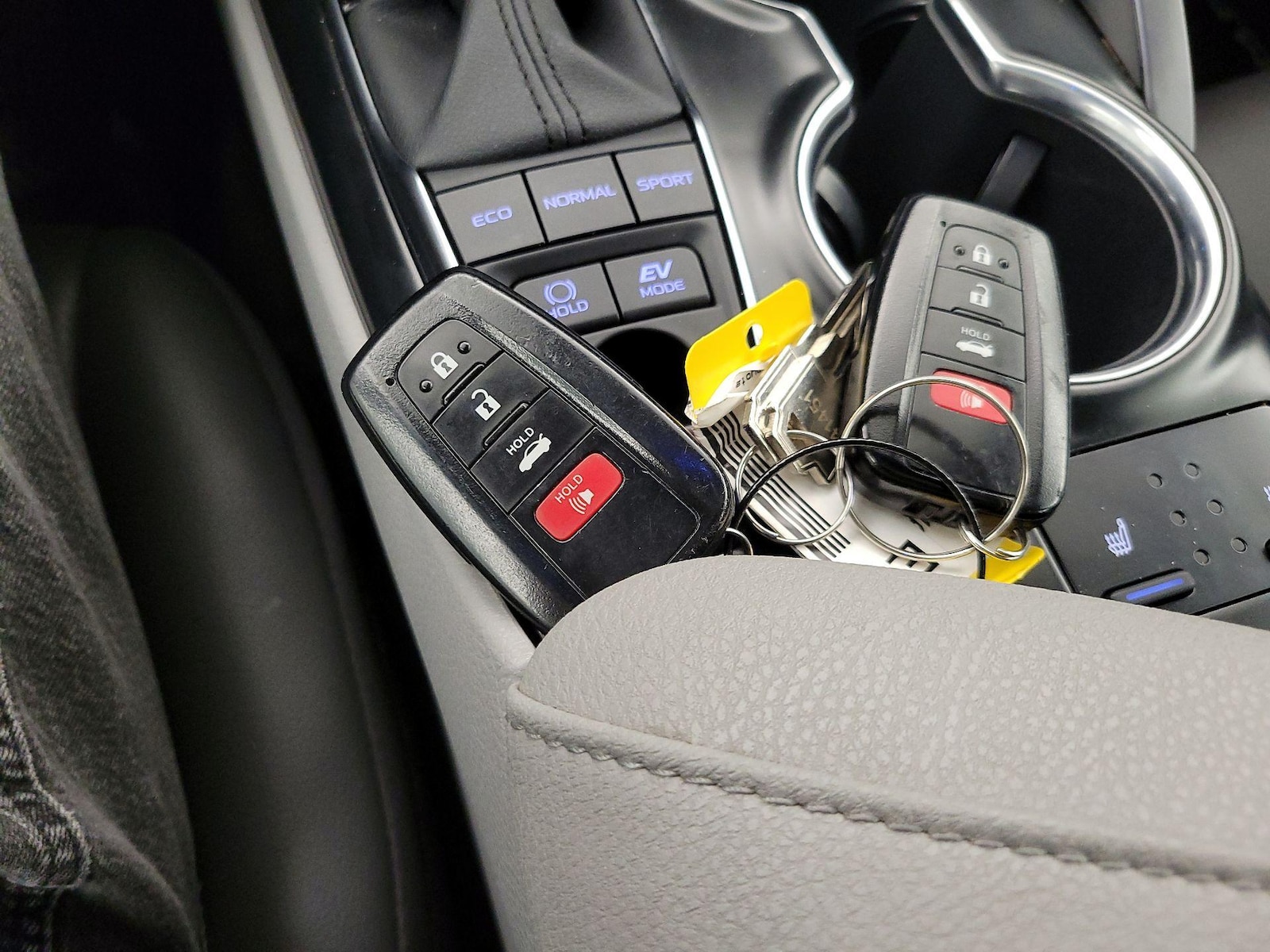 2020 Toyota Camry XLE - Photo 24