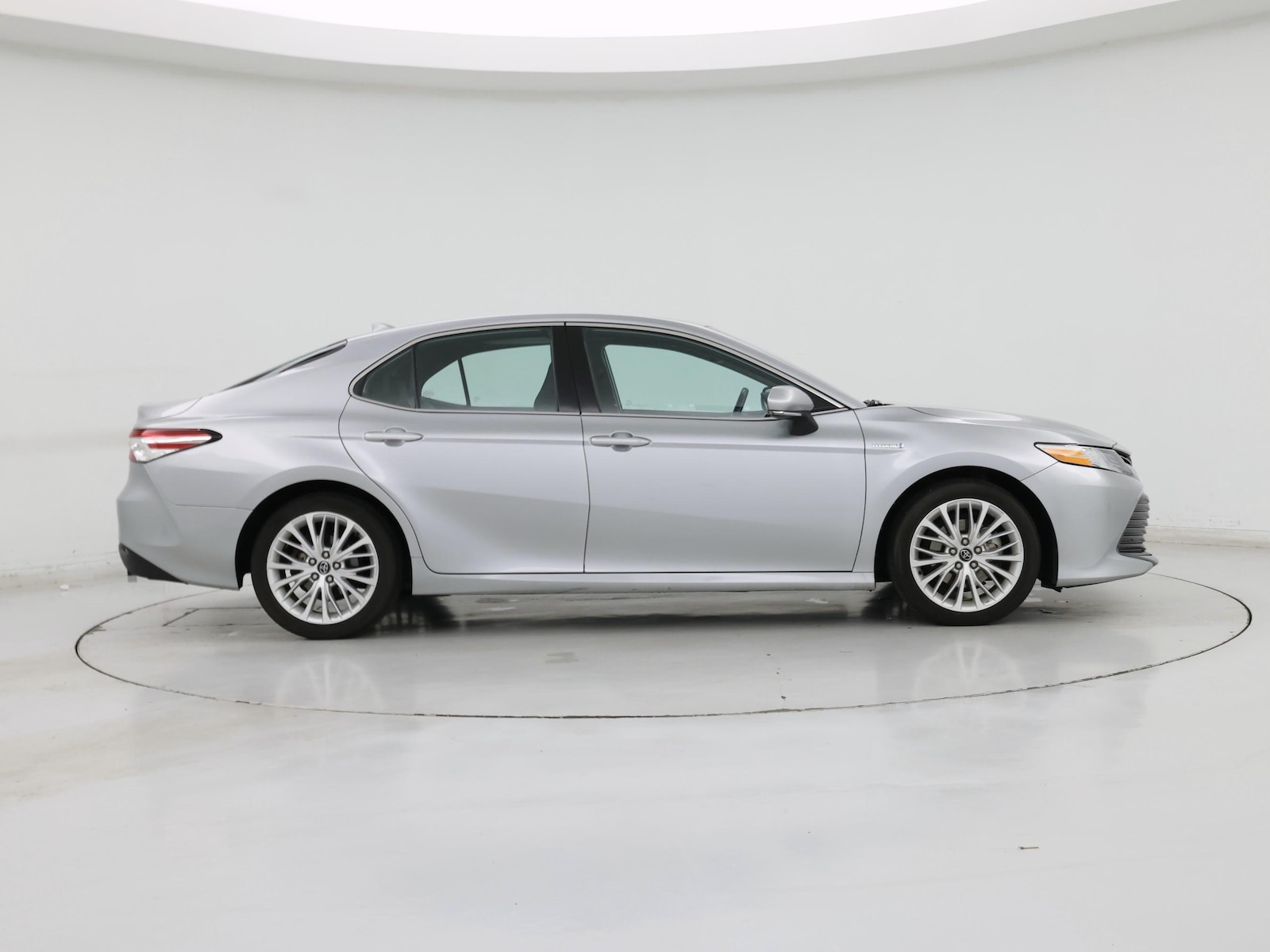 2020 Toyota Camry XLE - Photo 8