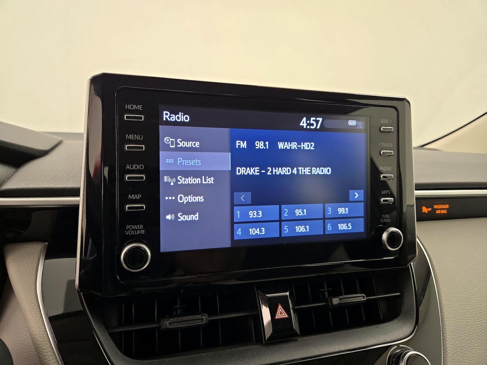 2020 Toyota Corolla LE - Photo 16
