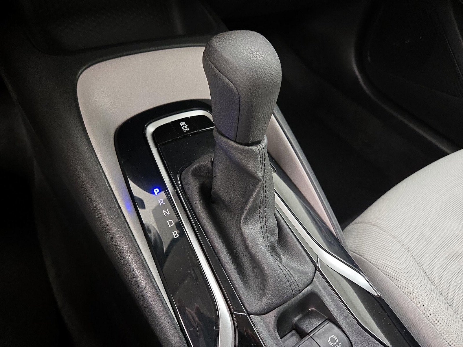2020 Toyota Corolla LE - Photo 18