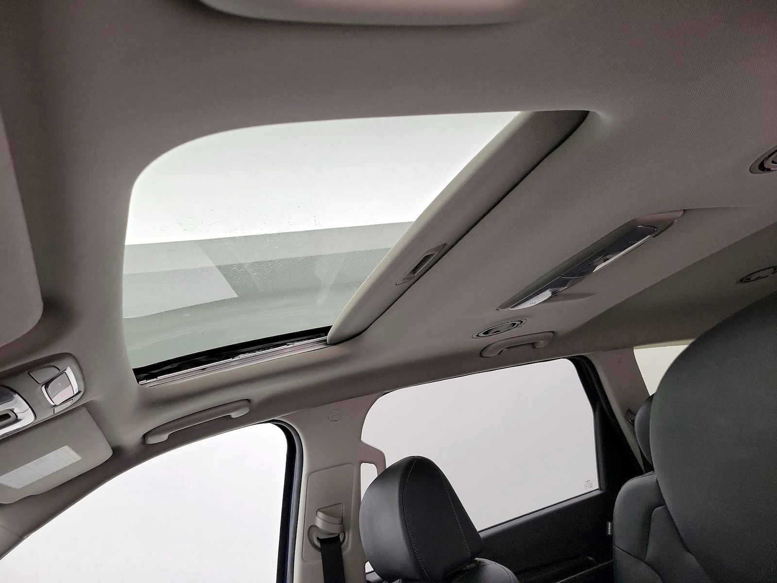 Sunroof(s) & Overhead Airbags