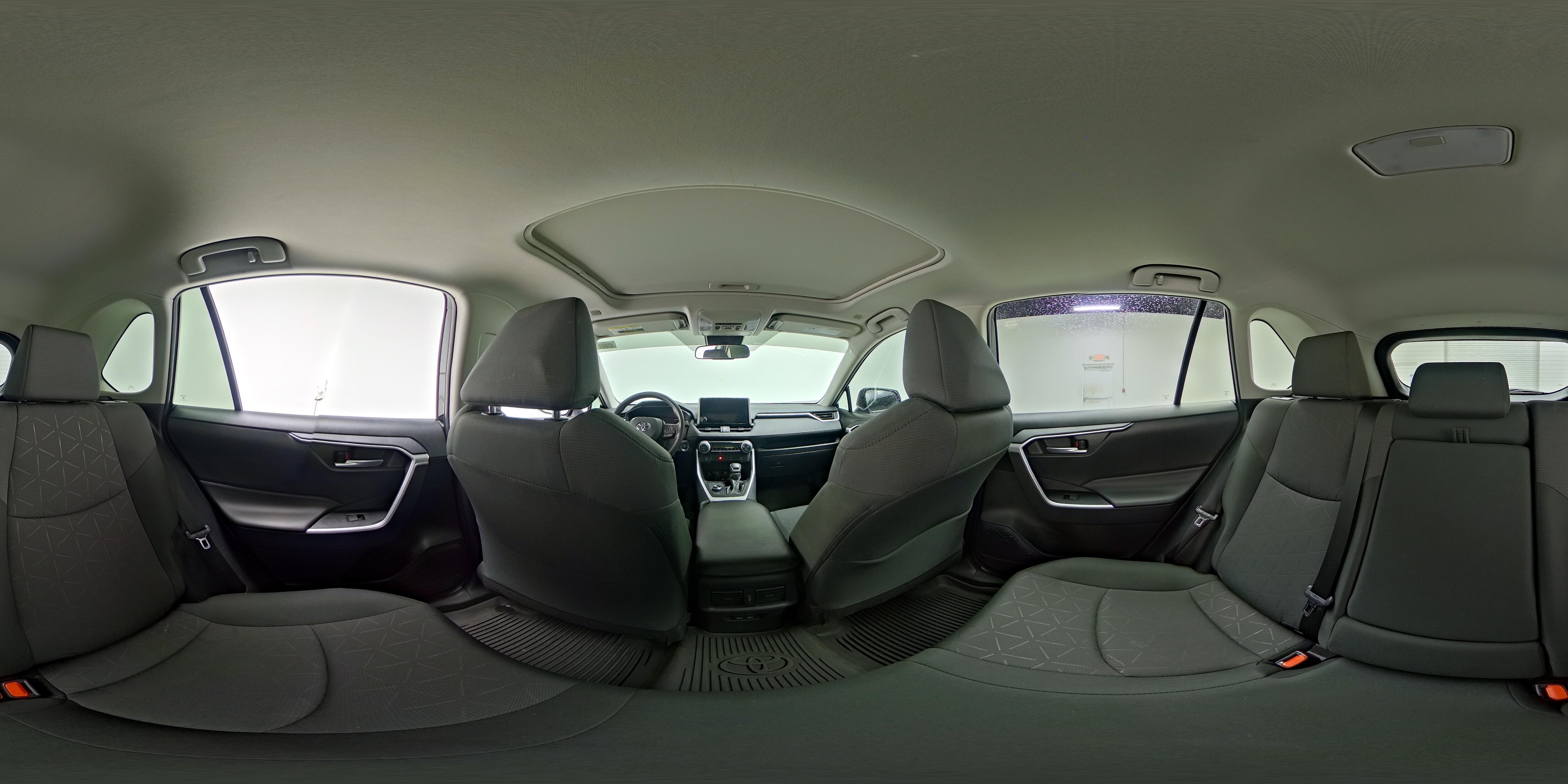 2024 Toyota RAV4 XLE - Photo 27