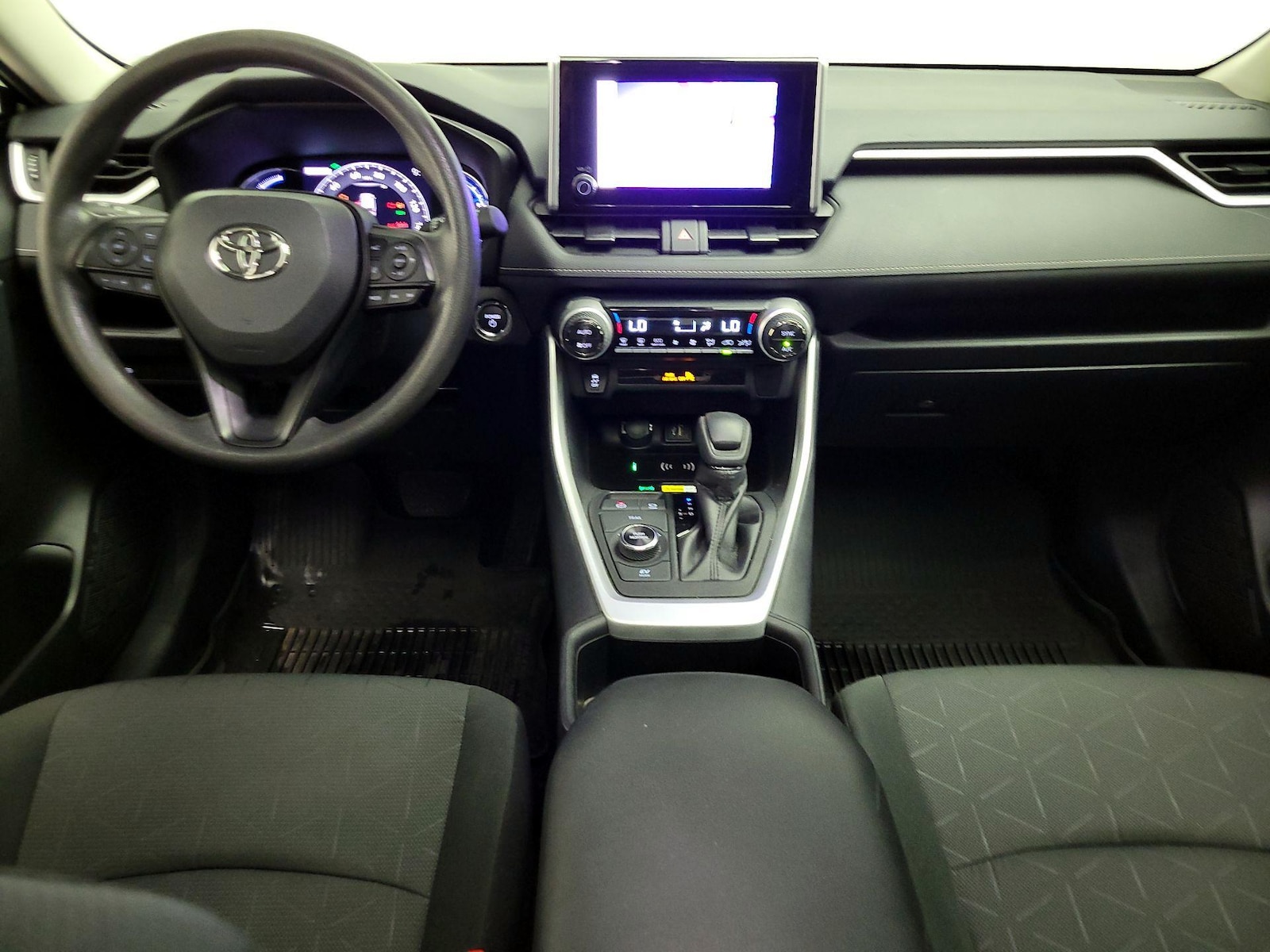 2024 Toyota RAV4 XLE - Photo 10