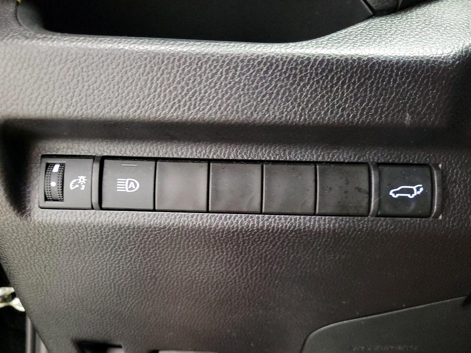 2024 Toyota RAV4 XLE - Photo 14