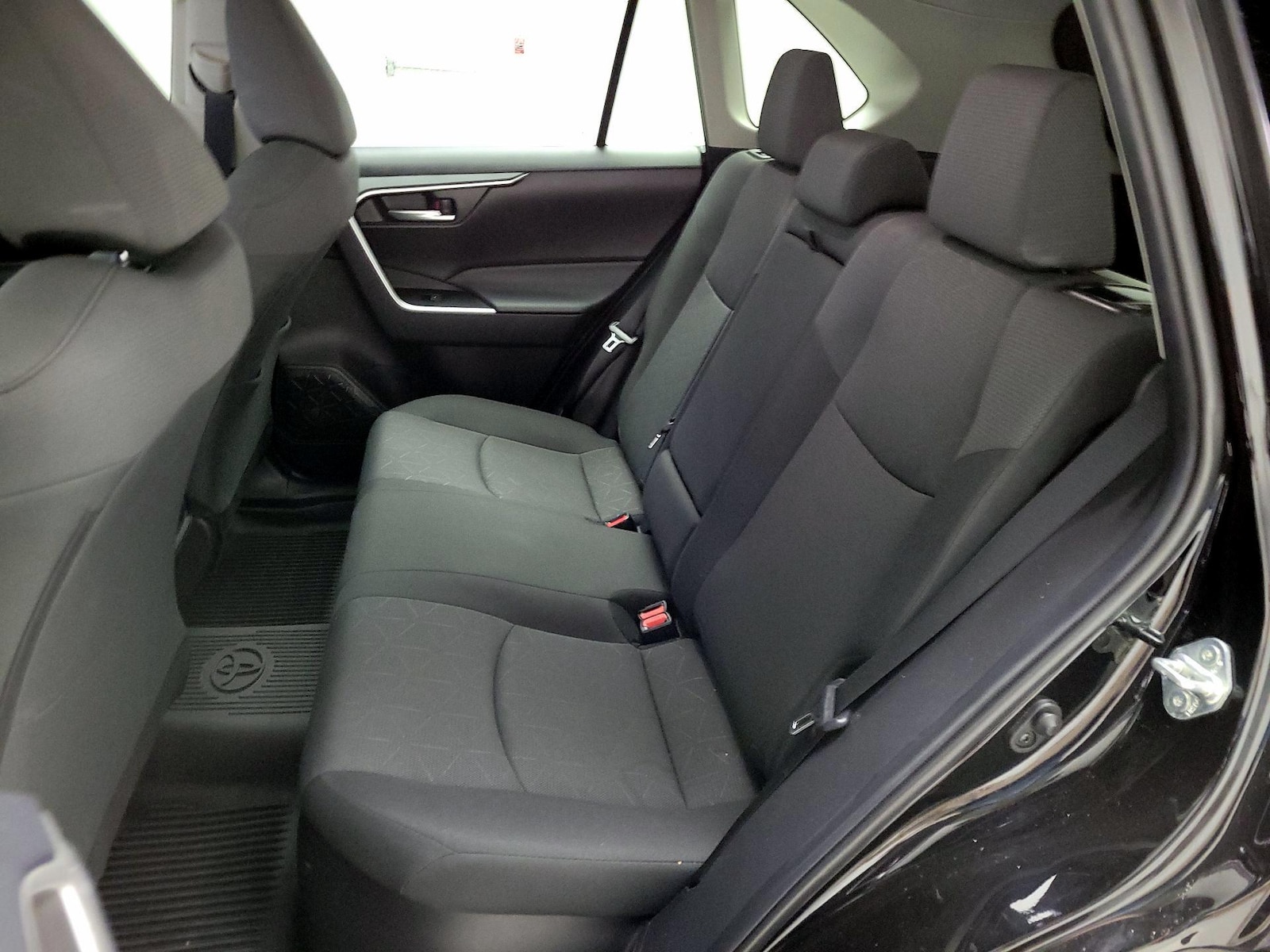 2024 Toyota RAV4 XLE - Photo 22