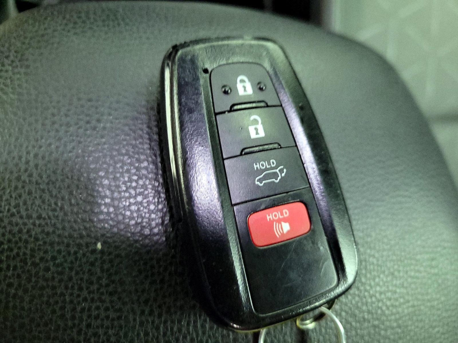 2024 Toyota RAV4 XLE - Photo 25