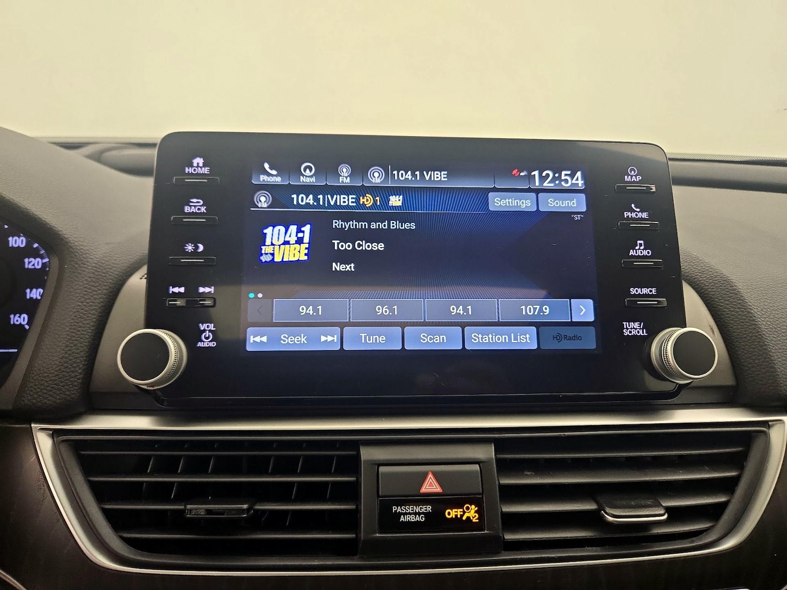 2021 Honda Accord Touring - Photo 17