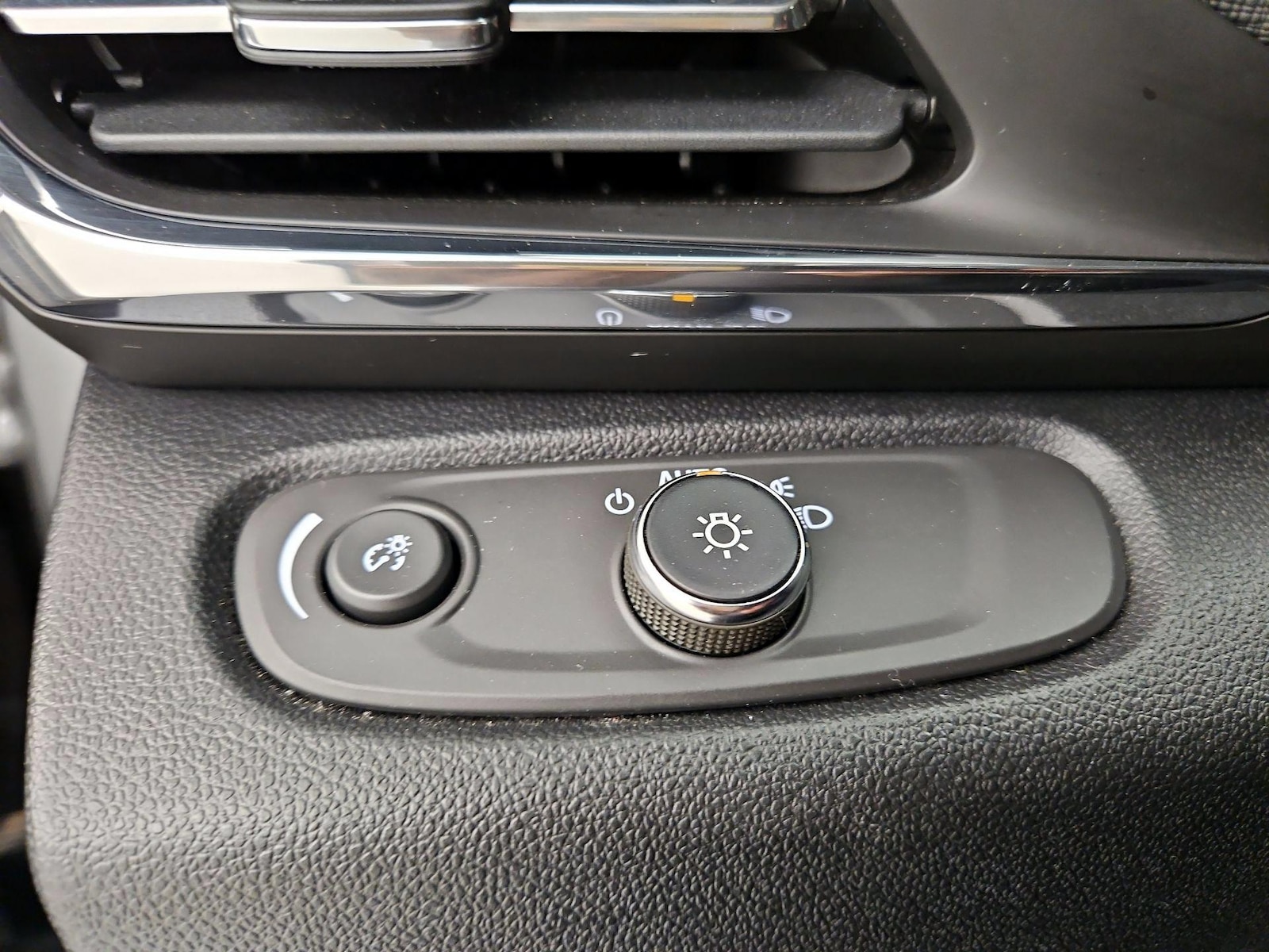 2025 Buick Envista Preferred - Photo 14