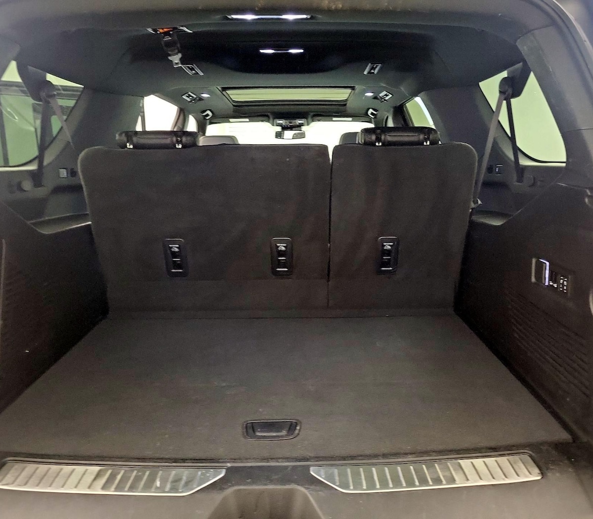 Trunk/Cargo (Seats Up)
