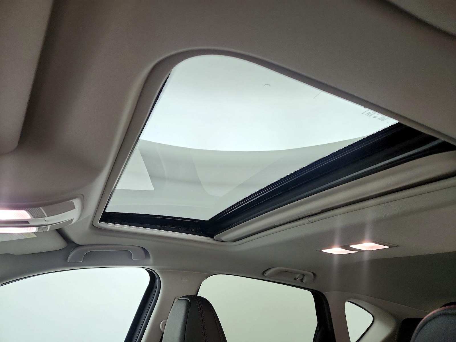 Sunroof(s) & Overhead Airbags