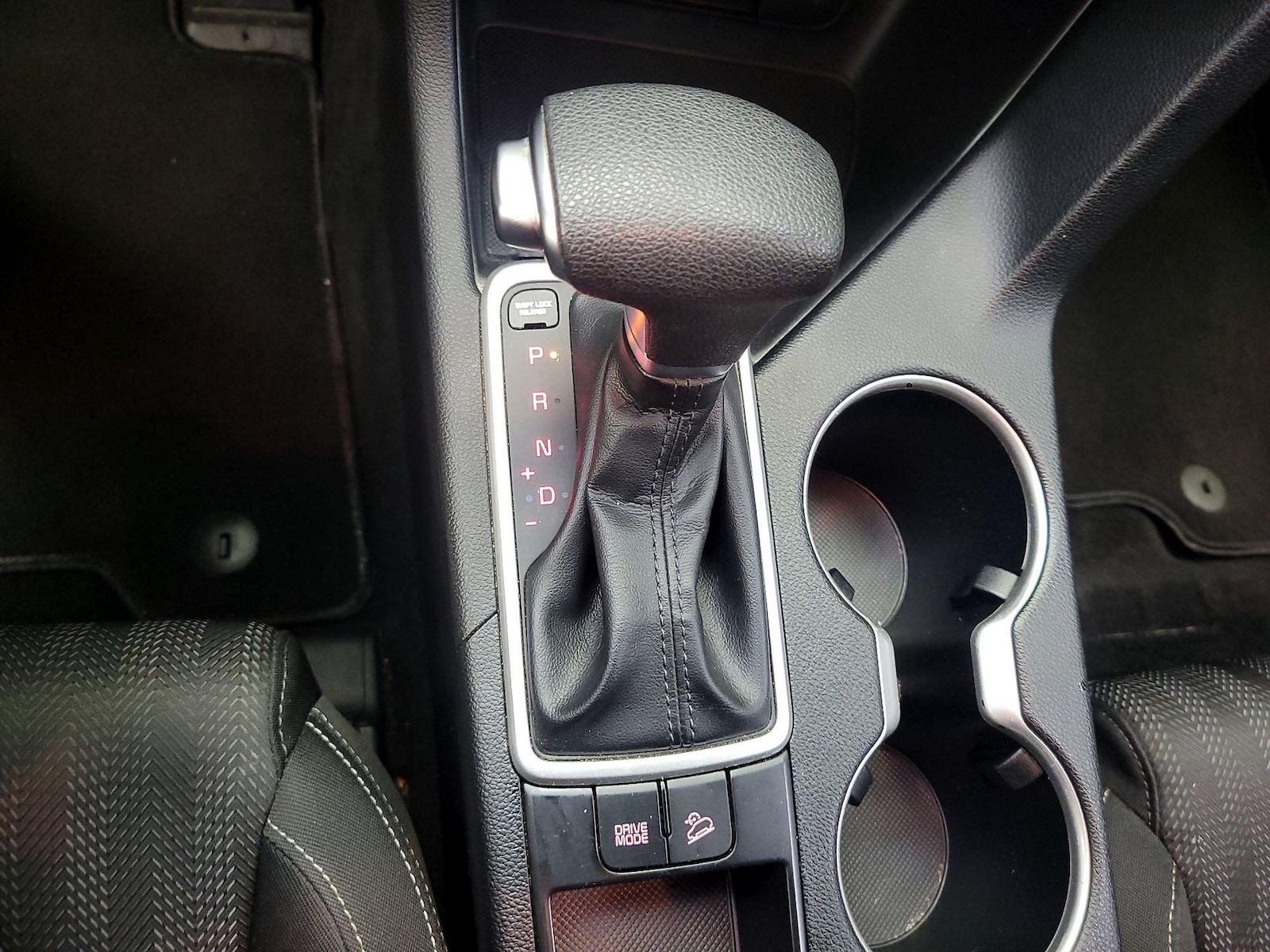 2022 Kia Sportage LX - Photo 18