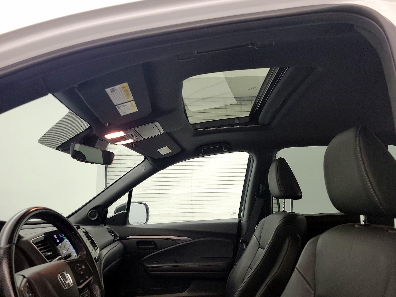 Sunroof(s) & Overhead Airbags