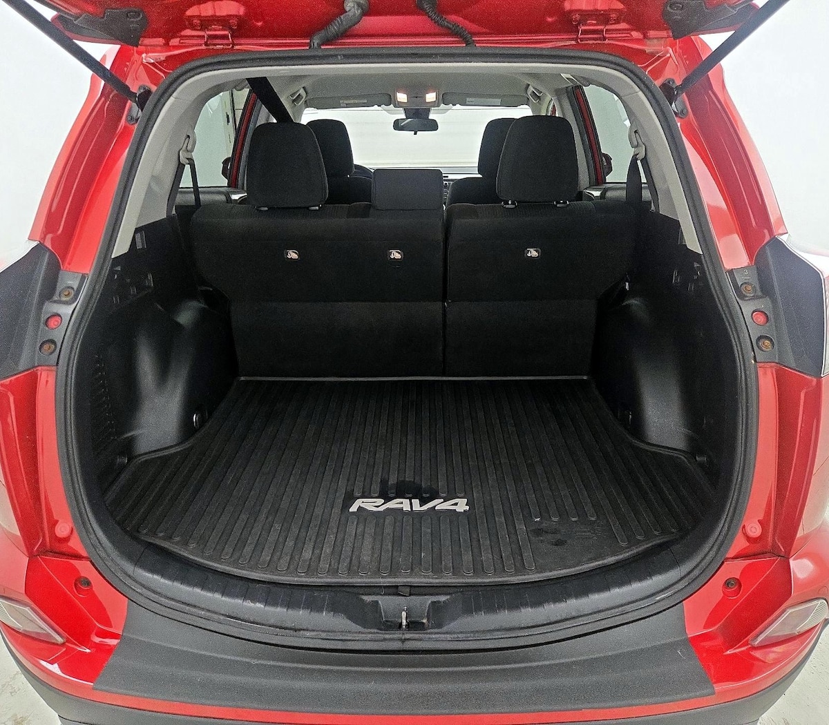 Trunk/Cargo (Seats Up)