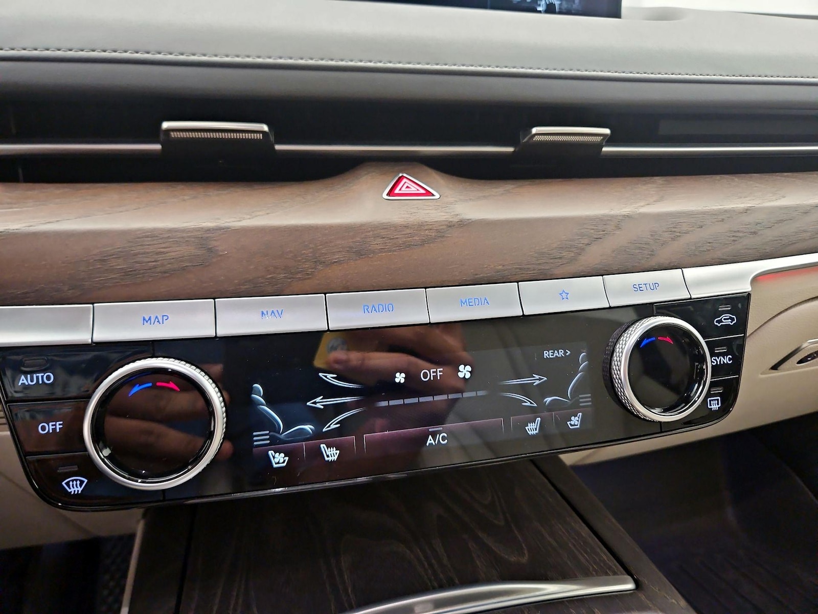2021 GENESIS G80 Base - Photo 17