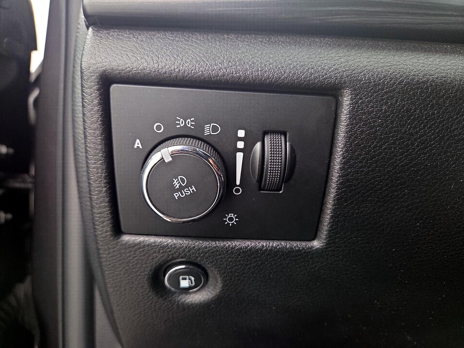 2019 Jeep Grand Cherokee Altitude - Photo 14