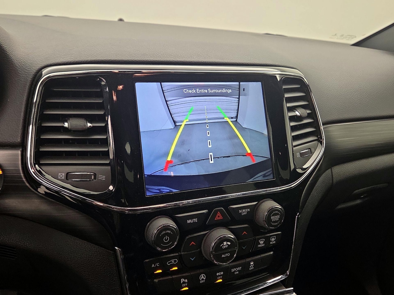 2019 Jeep Grand Cherokee Altitude - Photo 16