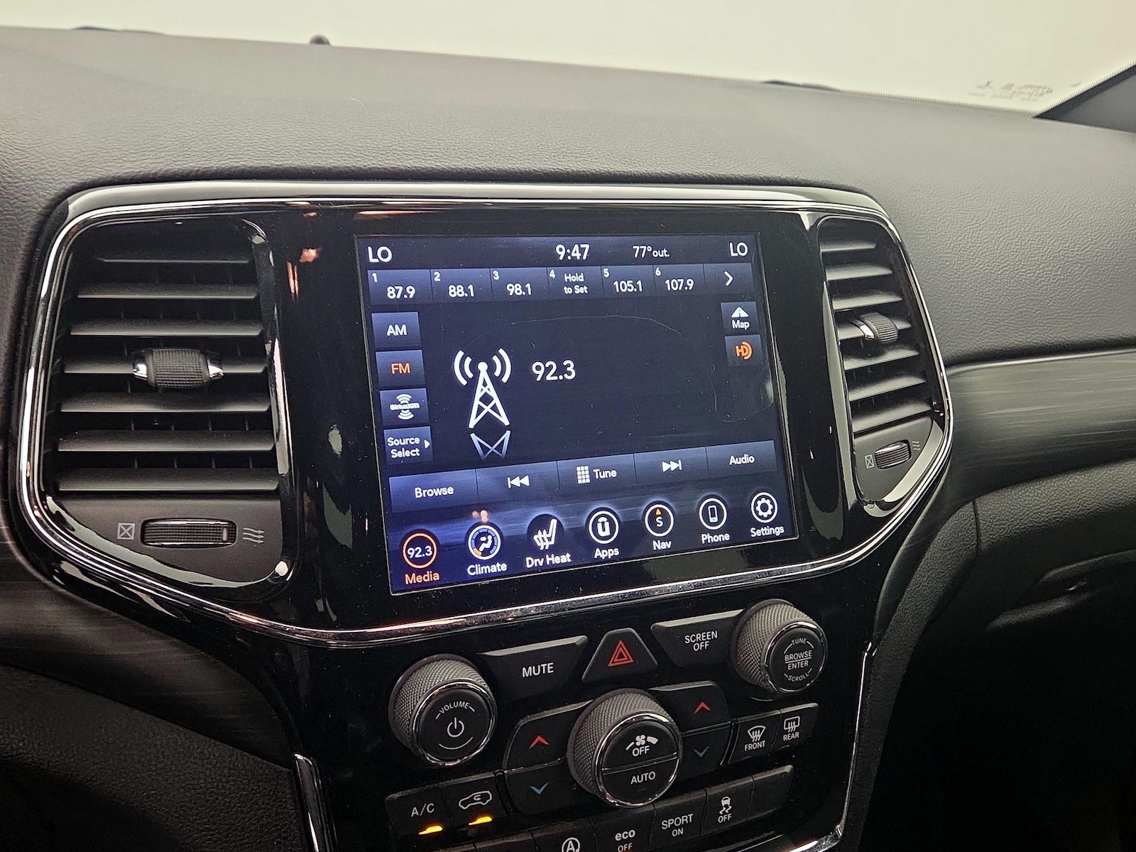 2019 Jeep Grand Cherokee Altitude - Photo 17