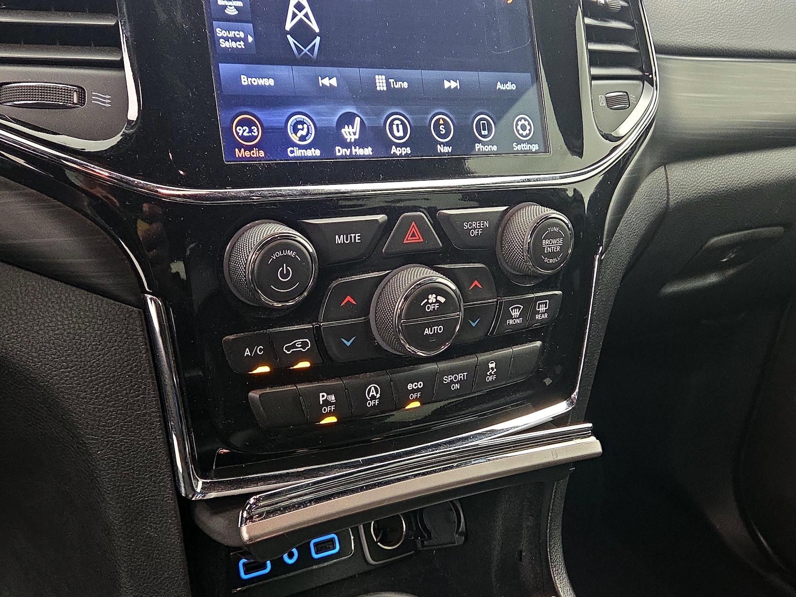 2019 Jeep Grand Cherokee Altitude - Photo 18