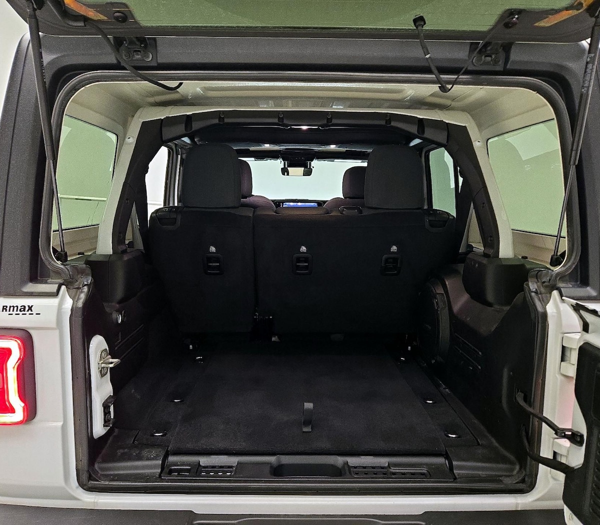 Trunk/Cargo (Seats Up)
