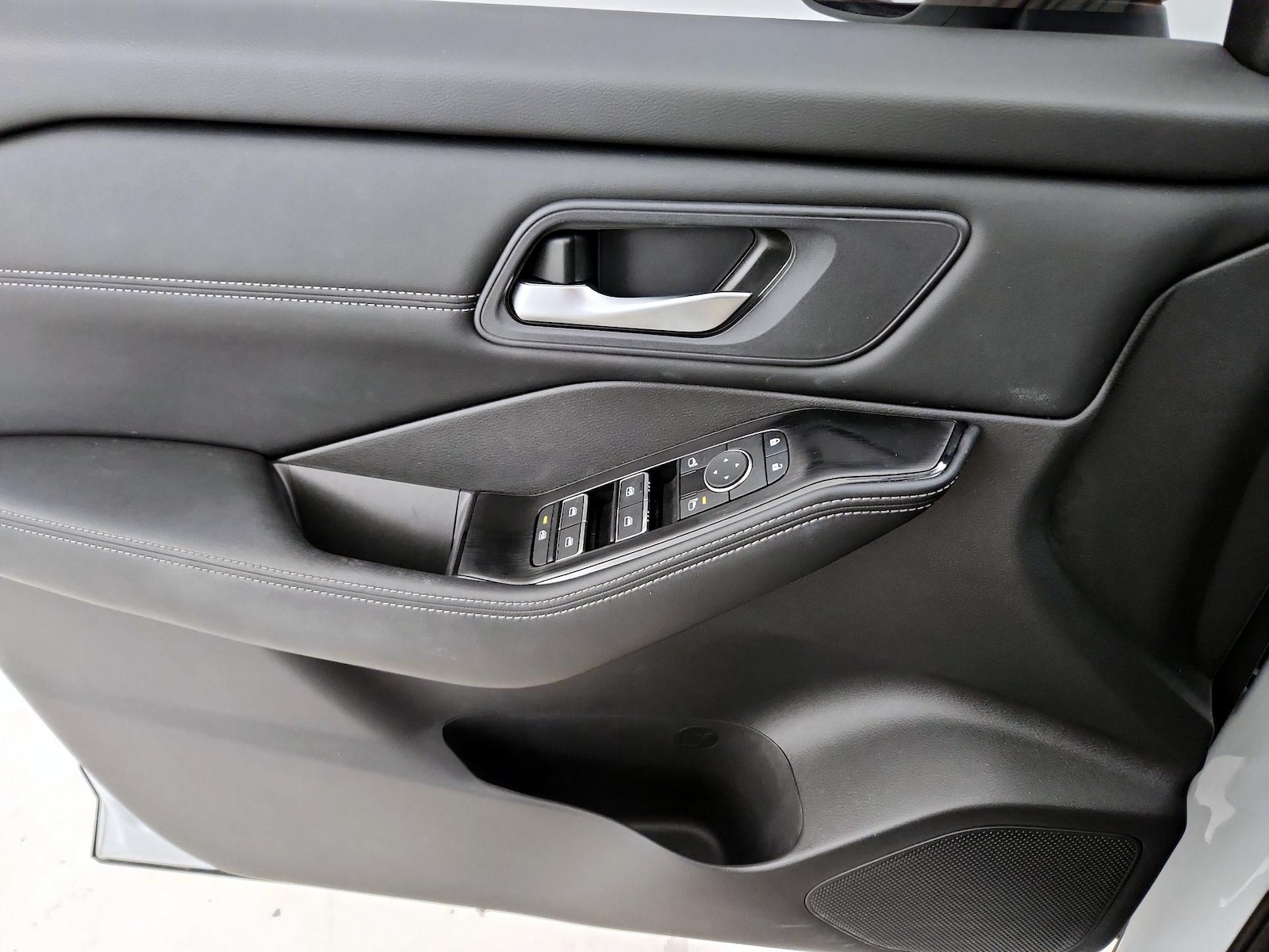 2024 Nissan Rogue SL - Photo 13