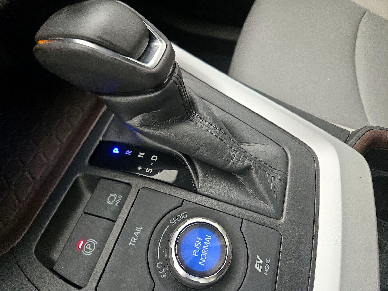 2021 Toyota RAV4 Limited - Photo 19