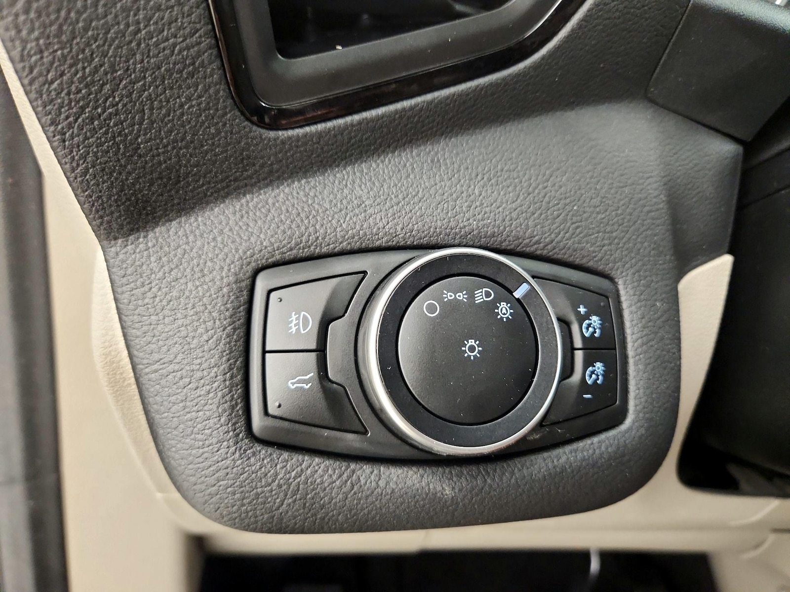 2017 Ford Escape Titanium - Photo 14
