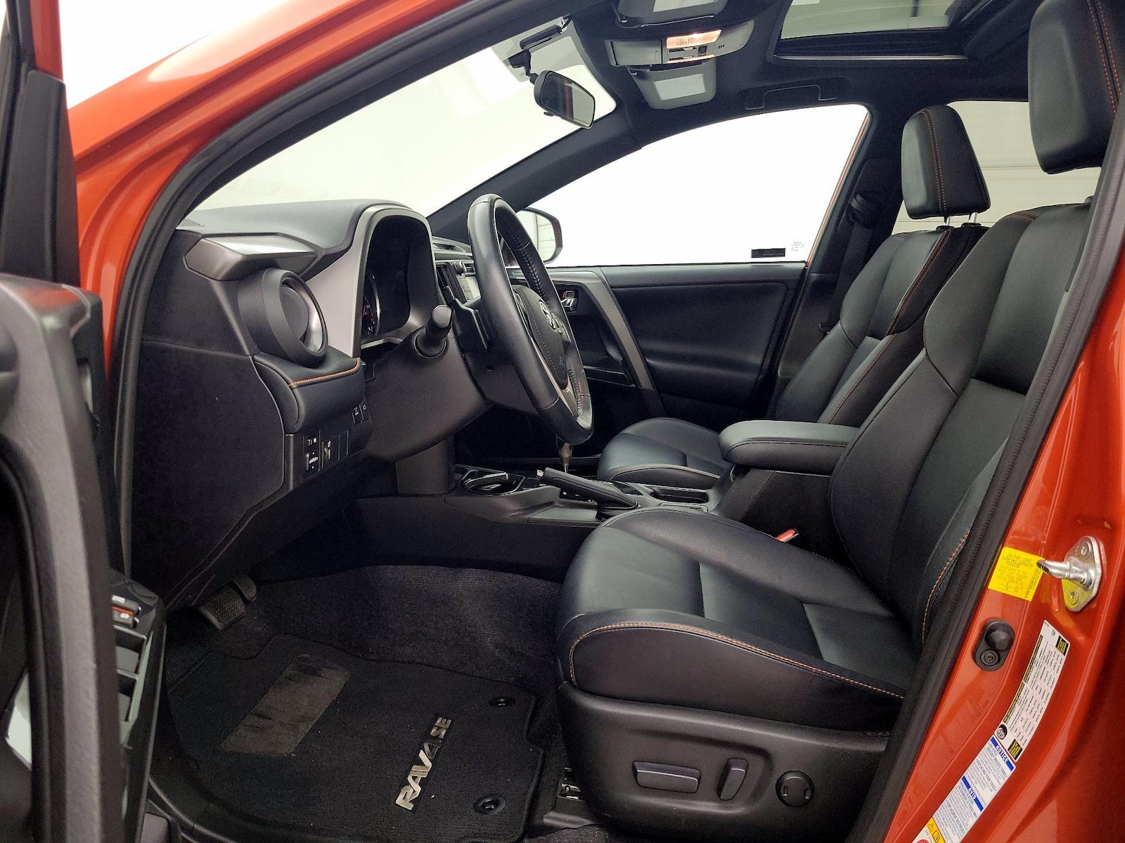 2016 Toyota RAV4 SE - Photo 12