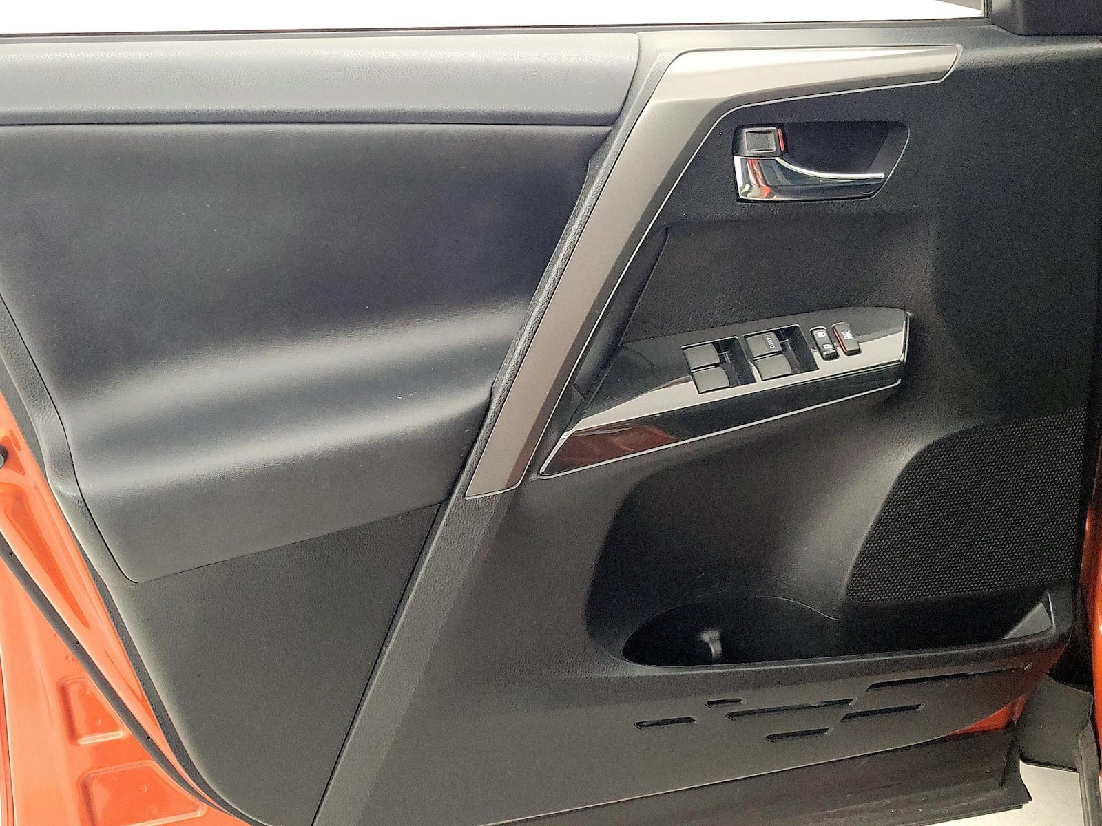 2016 Toyota RAV4 SE - Photo 13