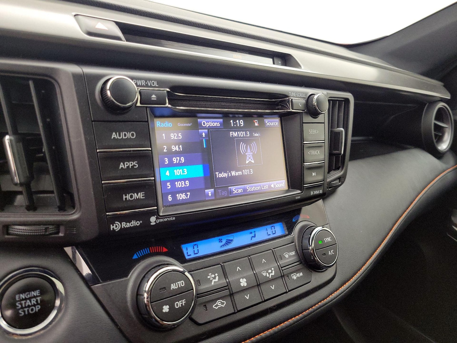 2016 Toyota RAV4 SE - Photo 16