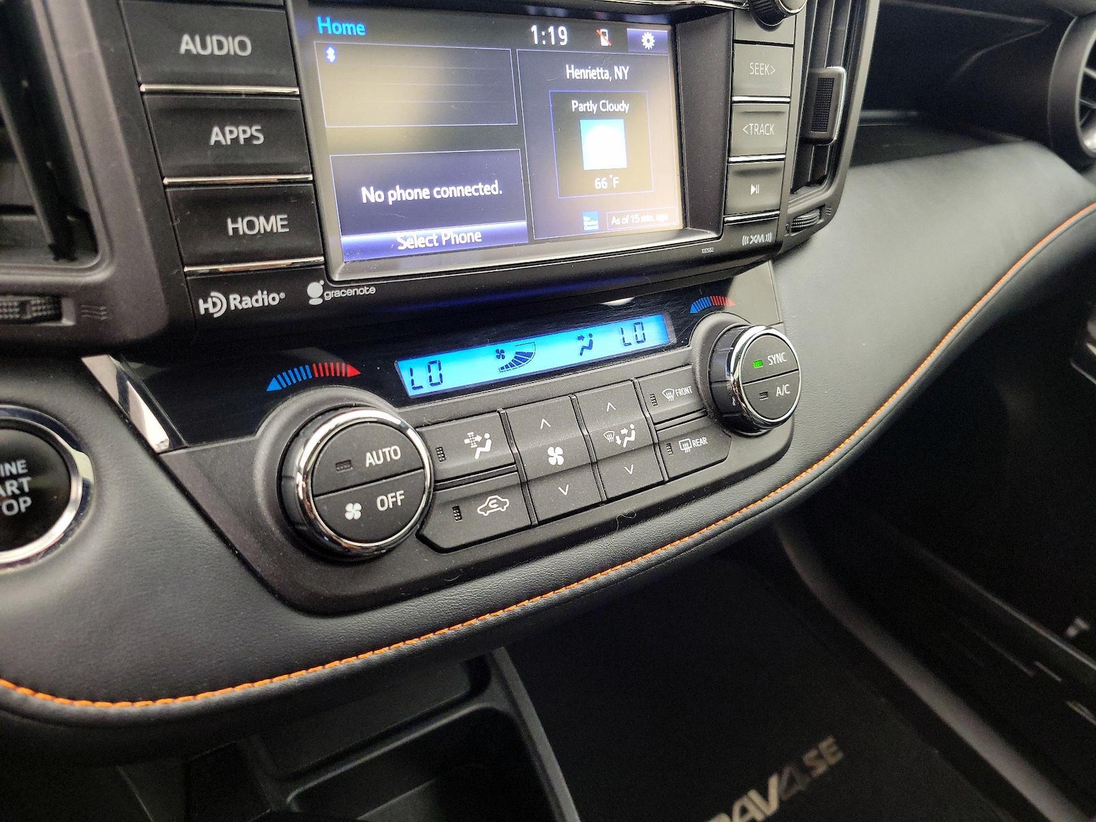 2016 Toyota RAV4 SE - Photo 17