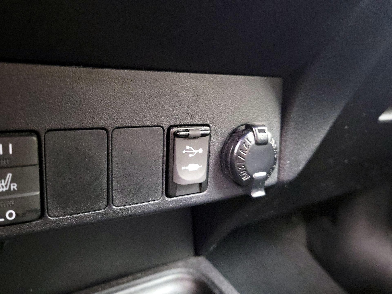 2016 Toyota RAV4 SE - Photo 19