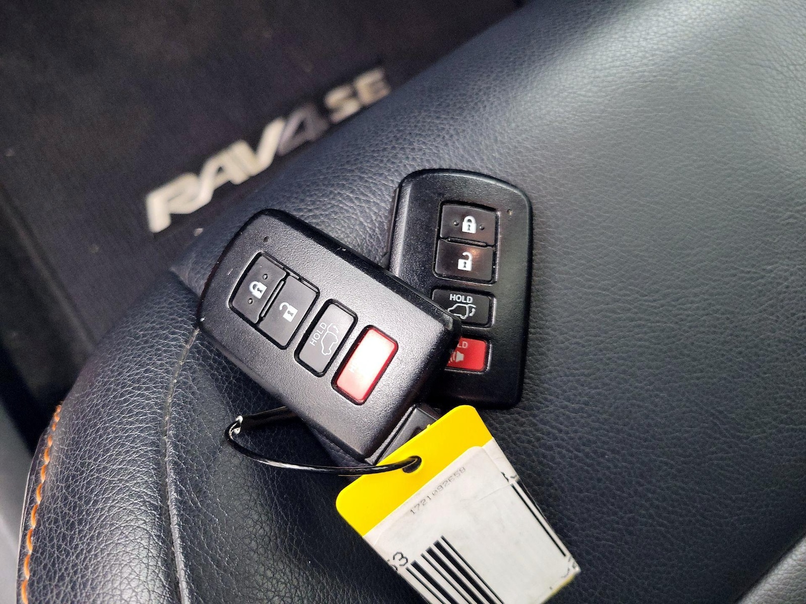 2016 Toyota RAV4 SE - Photo 24