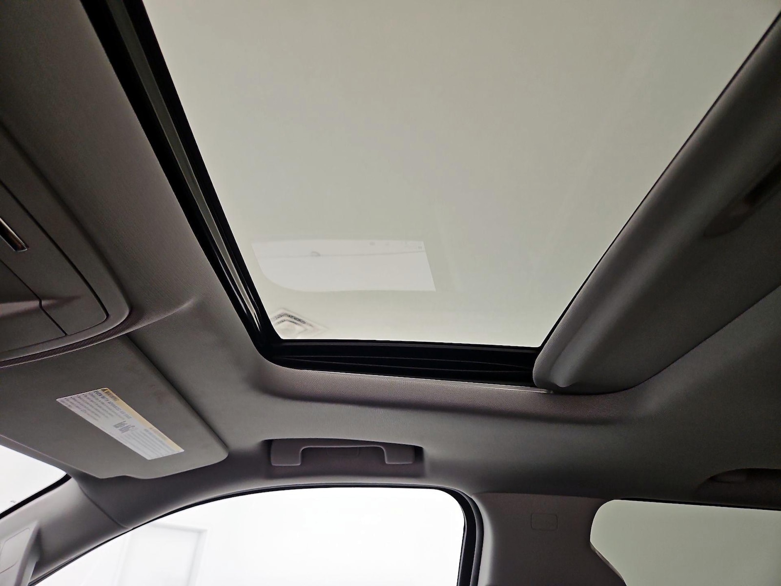 Sunroof(s) & Overhead Airbags
