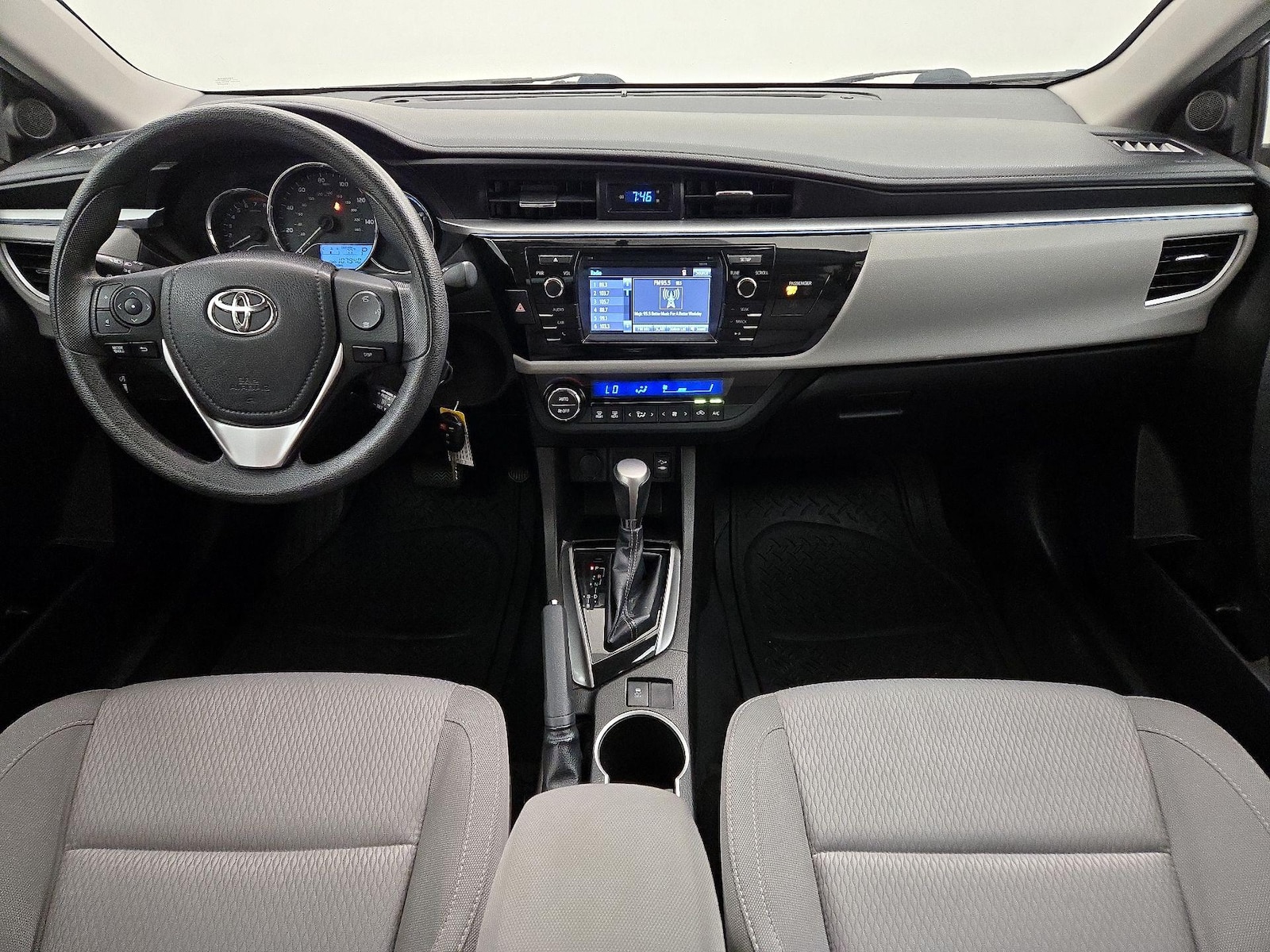 2015 Toyota Corolla LE - Photo 10