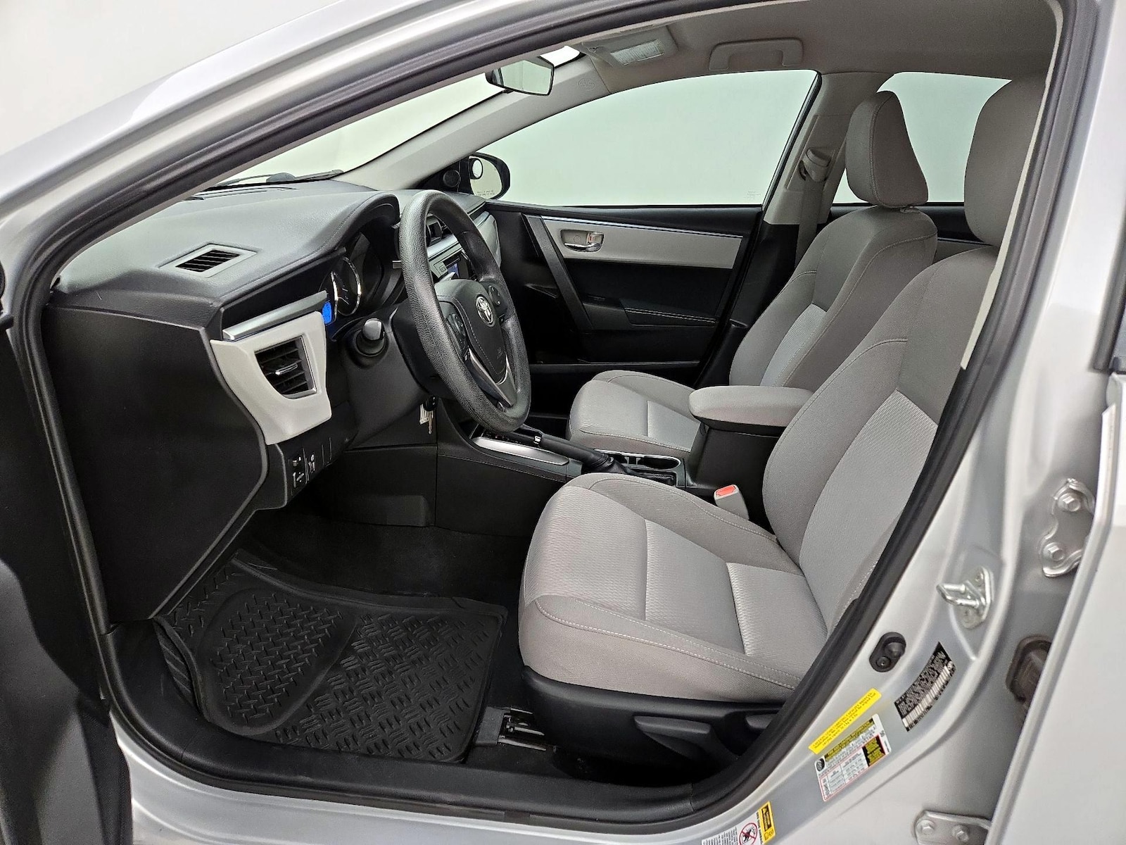 2015 Toyota Corolla LE - Photo 12