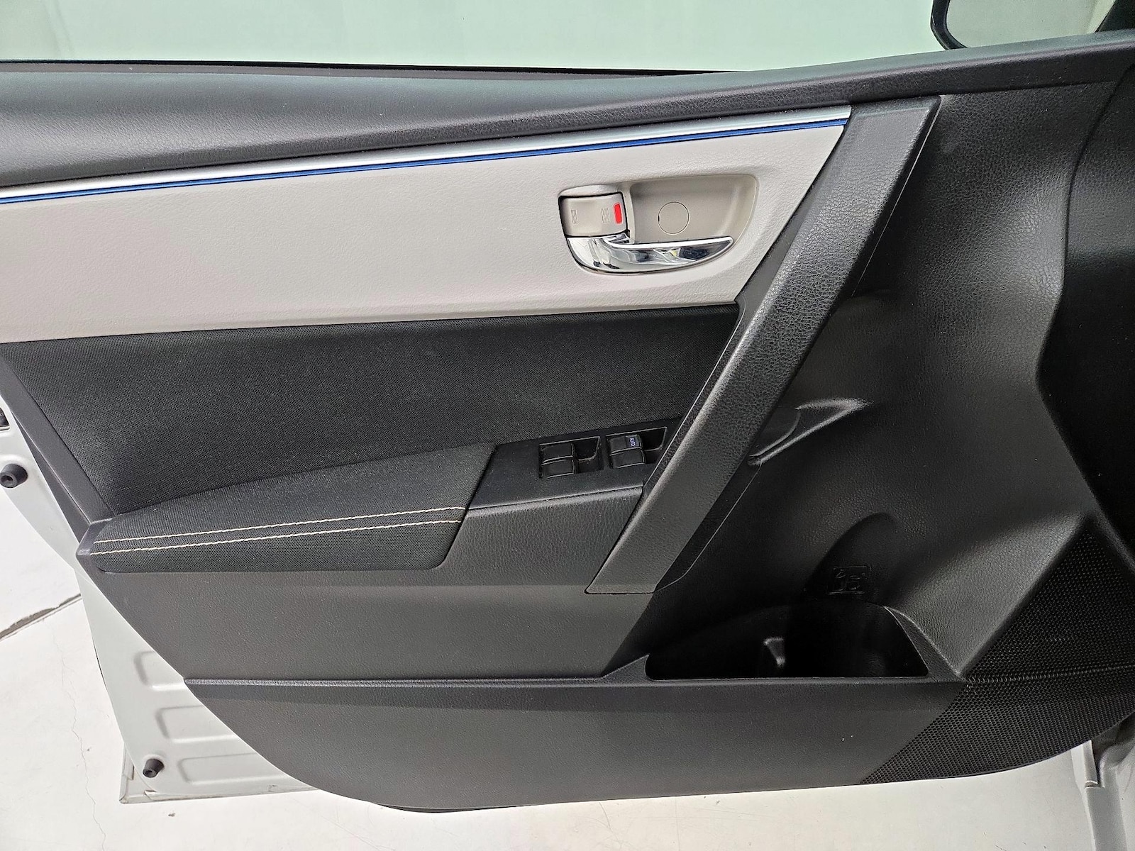 2015 Toyota Corolla LE - Photo 13