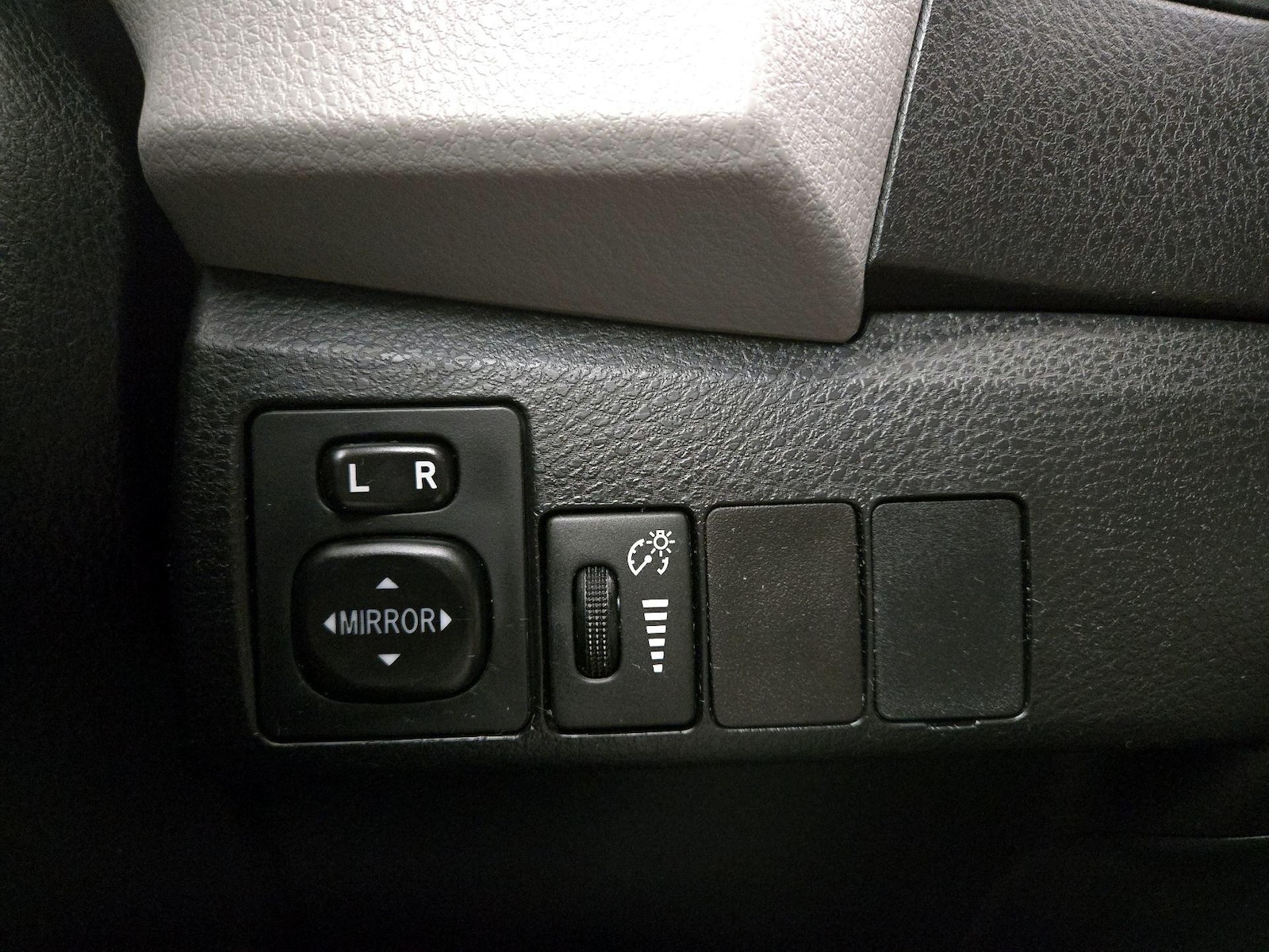 2015 Toyota Corolla LE - Photo 14