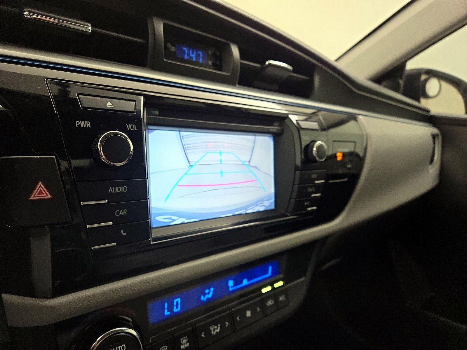 2015 Toyota Corolla LE - Photo 15